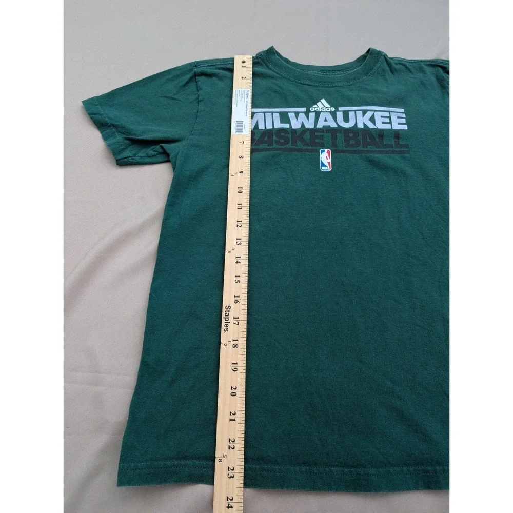 Milwuakee Bucks‎ Adidas The Go To T-shirt Size Large 14-16 , Cotton